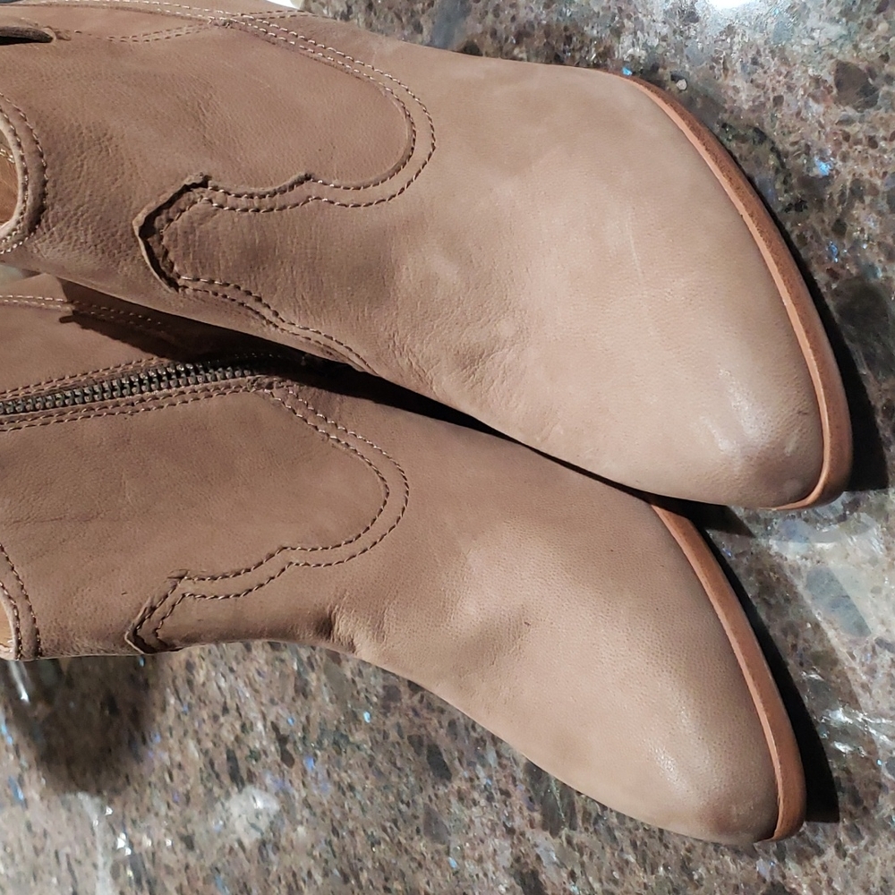 NWOT 9.5 FRYE RAINA BOOTIES BIEGE pointed toe - Picture 10 of 12